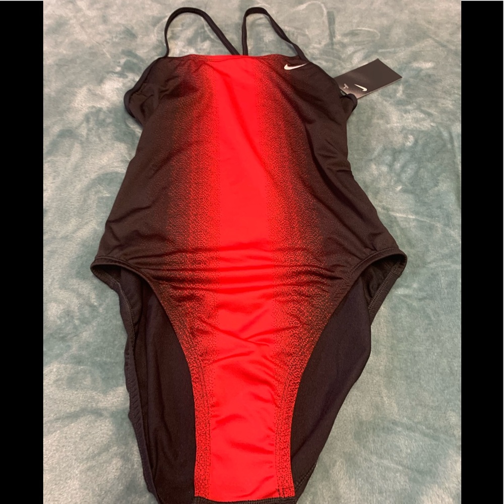 NWT! Nike Mujer Swim Suit